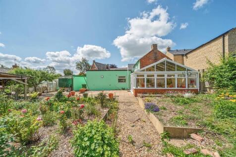 2 bedroom cottage for sale