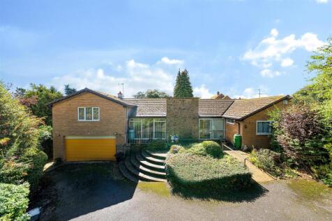 4 bedroom detached bungalow for sale