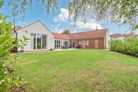4 bedroom detached bungalow for sale