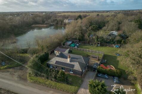 4 bedroom detached bungalow for sale