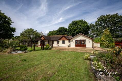 2 bedroom detached bungalow for sale