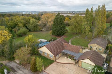 Rayleigh 4 bed bungalow for sale