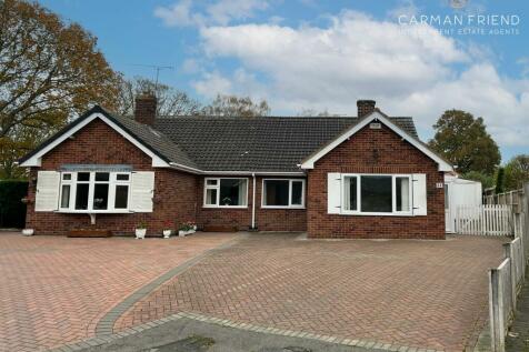 2 bedroom semi-detached bungalow for sale