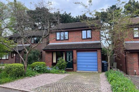 Milborne Close, Upton, CH2 3 bed detached house for sale