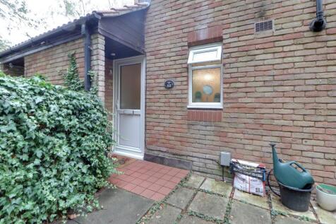 Baron Court, Stevenage SG1 2 bed maisonette for sale