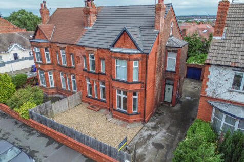 1 bedroom ground floor flat for sale