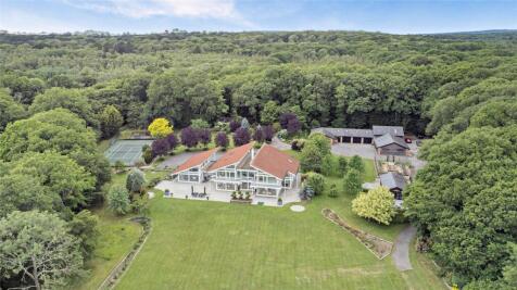 5 bedroom detached house for sale
