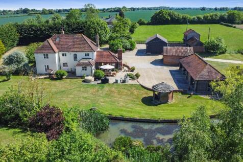 5 bedroom detached house for sale