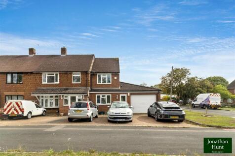 Thaxted Way, Waltham Abbey EN9 4 bed semi