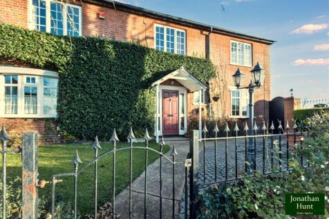 Buntingford SG9 4 bed country house for sale