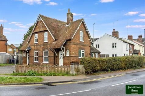 High Street, Stevenage SG2 2 bed cottage for sale