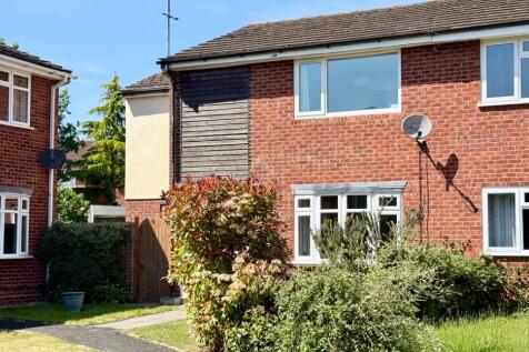 4 bedroom end of terrace house for sale