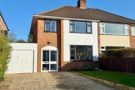 3 bedroom semi-detached house for sale