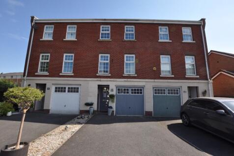 3 bedroom town house for sale