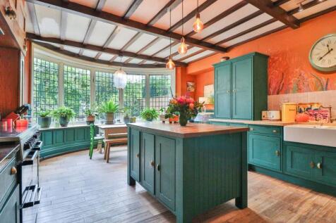 Newton House 8 bed terraced house for sale