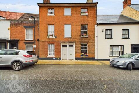 4 bedroom terraced house for sale