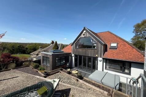 Ladyhouse Lane, Huddersfield HD4 5 bed detached house for sale