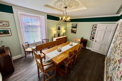 6 bedroom semi-detached house for sale