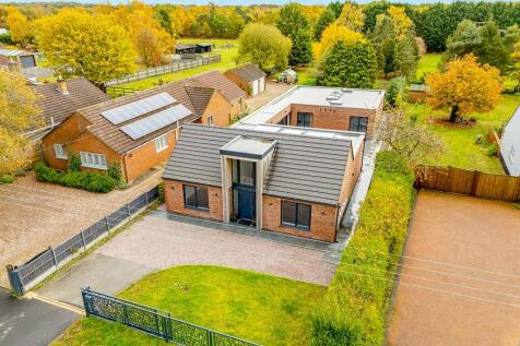 4 bedroom detached bungalow for sale