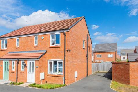 3 bedroom semi-detached house for sale