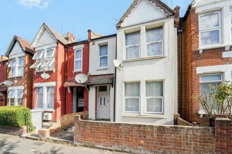3 bedroom maisonette for sale