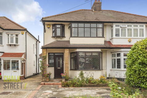 Upper Brentwood Road, Gidea Park, RM2 3 bed semi
