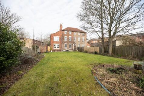 5 bedroom semi-detached house for sale