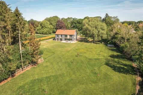 Barn Conversion in Rockland All Saints 4 bed detached house for sale