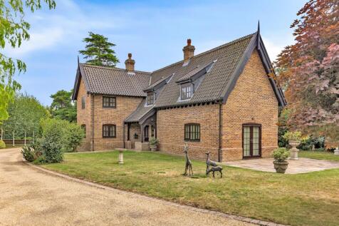 Elegant Detached Home in Saham Toney 4 bed detached house for sale