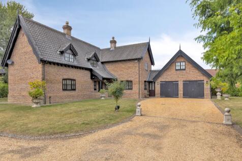 Executive Family Home in Exclusive... 4 bed detached house for sale