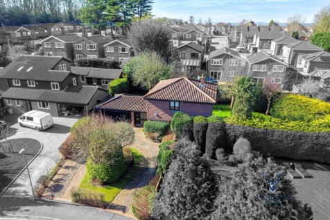 Brentwood CM14 4 bed detached house for sale