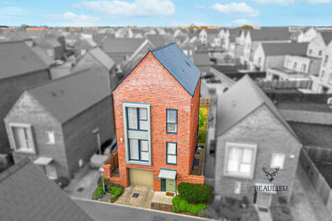 Beaulieu Park CM1 3 bed detached house for sale