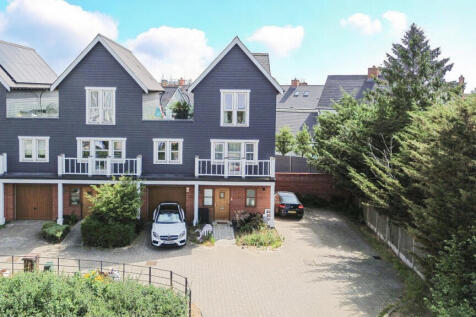 Beaulieu Park CM1 4 bed end of terrace house for sale