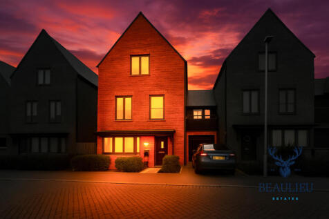 Beaulieu Park CM1 4 bed link detached house for sale