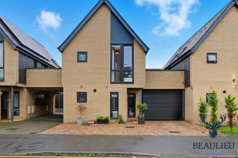 Chelmsford CM3 3 bed detached house for sale