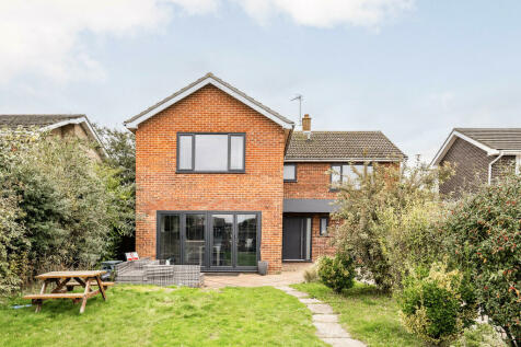 6 bedroom detached house for sale