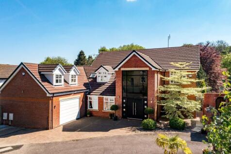 6 bedroom detached house for sale