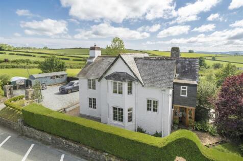 Milton Abbot 4 bed detached house for sale