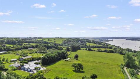 6 bedroom detached house for sale