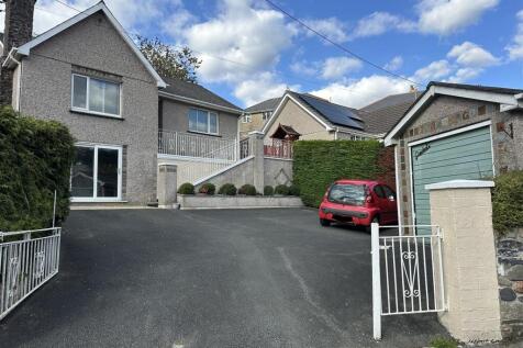 Parkwood Road, Tavistock 4 bed detached house for sale