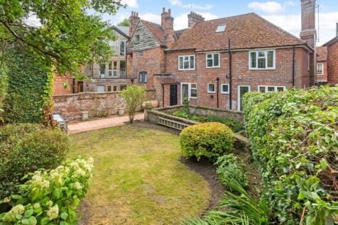 3 bedroom town house for sale