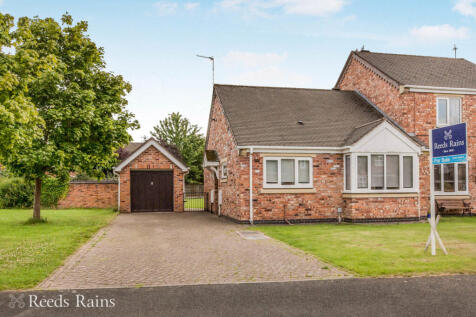 Augusta Drive, Macclesfield SK10 2 bed bungalow for sale