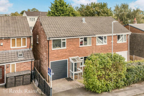 Renfrew Close, Cheshire SK10 3 bed semi