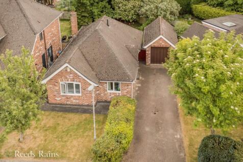 St. Vincent Drive, Northwich CW8 2 bed bungalow for sale