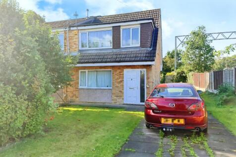 Daresbury Avenue, Altrincham, Greater... 3 bed semi