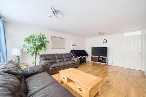 Black Horse Close, Windsor, Berkshire 4 bed terraced house for sale