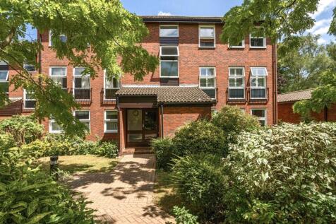 Fountain Gardens, Windsor 2 bed apartment for sale