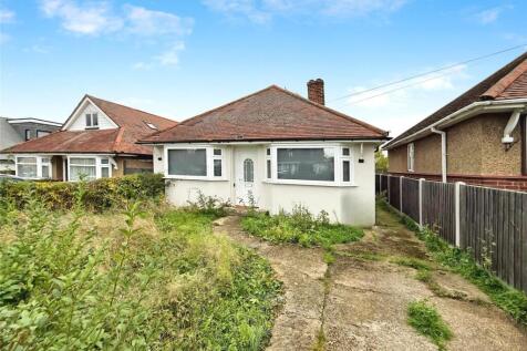 St. Andrews Crescent, Windsor, Berkshire 3 bed bungalow for sale