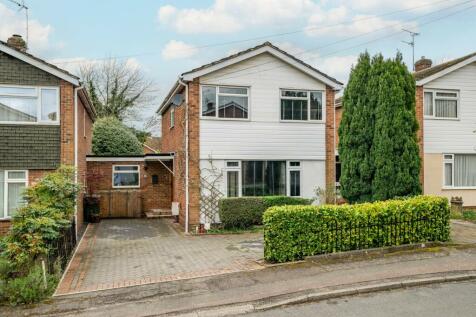 Tennyson Road, Hertfordshire AL2 4 bed link detached house for sale