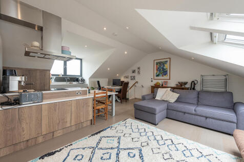 Camp Road, Hertfordshire AL1 2 bed apartment for sale
